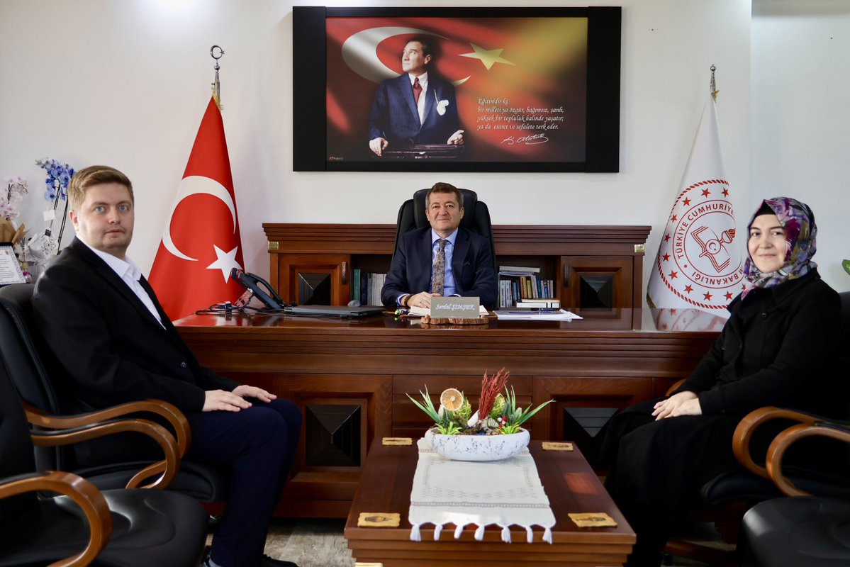 📍 İl Millî Eğitim Müdürlüğü

📌 Aday öğretmenlerimiz Meryem Üner ve Özgür Bozkurt, İl Millî Eğitim Müdürümüz Serdal Şimşek’i makamında ziyaret ettiler.

🔹 Müdürümüz Serdal Şimşek, ziyaretten duyduğu memnuniyeti ifade ederek nazik ziyaretleri için teşekkür etti.

🌿 Eğitim