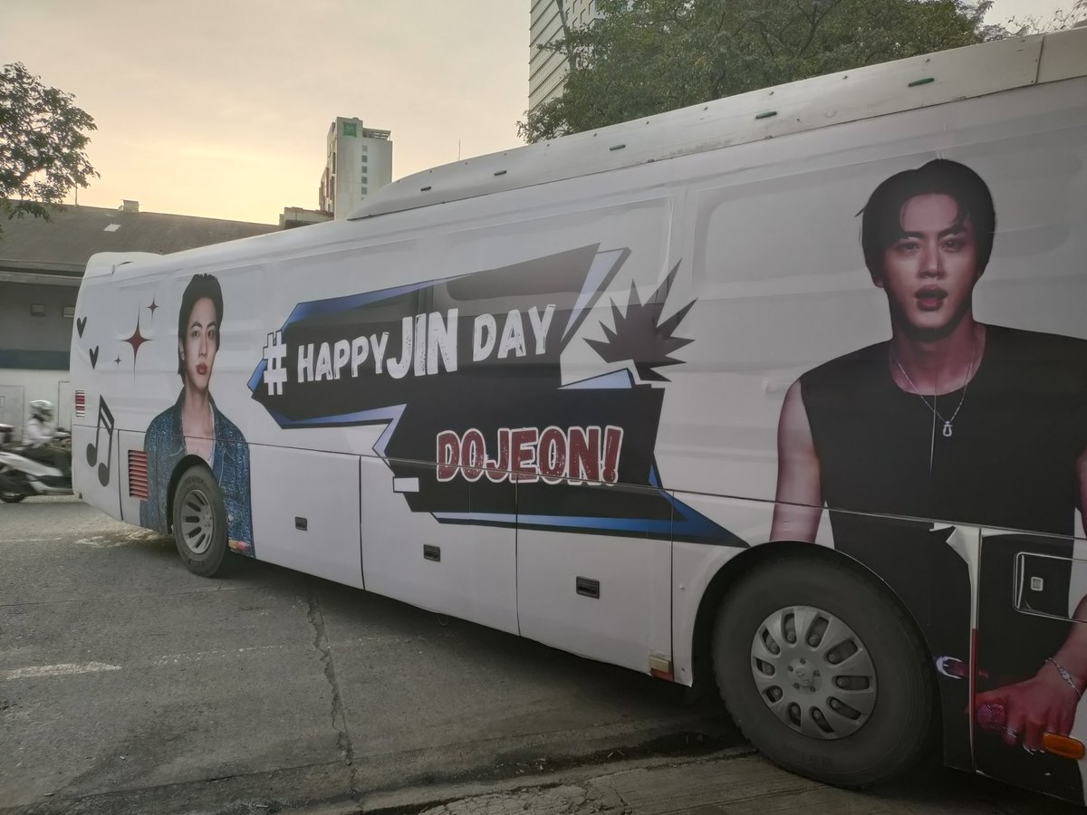 robbierhobs's tweet photo. Cutie. Saw this parked at the Bus Terminal at Cubao.

#HappyBirthdayJin #HAPPYJINDAY https://t.co/dwZqFLa1lJ