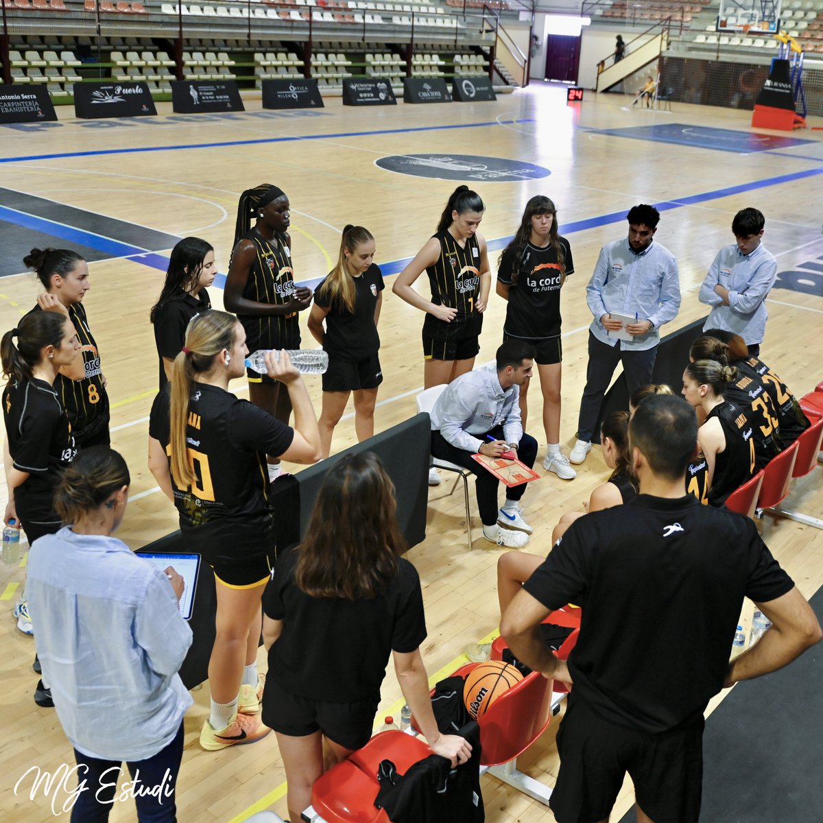 LAlqueriaVBC's tweet photo. 🟡📢 𝐕𝐈𝐍𝐂𝐔𝐋𝐀𝐃𝐎

Nuestro vinculado @basquetpaterna vuelve a Paterna para disputar la decimoprimera jornada de #LFChallenge 🟡⚫️

🏆 J11 #LFChallenge
🏡🆚 @Celtabaloncesto
 ⏰ 11:00
📺 https://t.co/GCx94pRNDD

📸 @mgestudi https://t.co/tDJIknCmQU