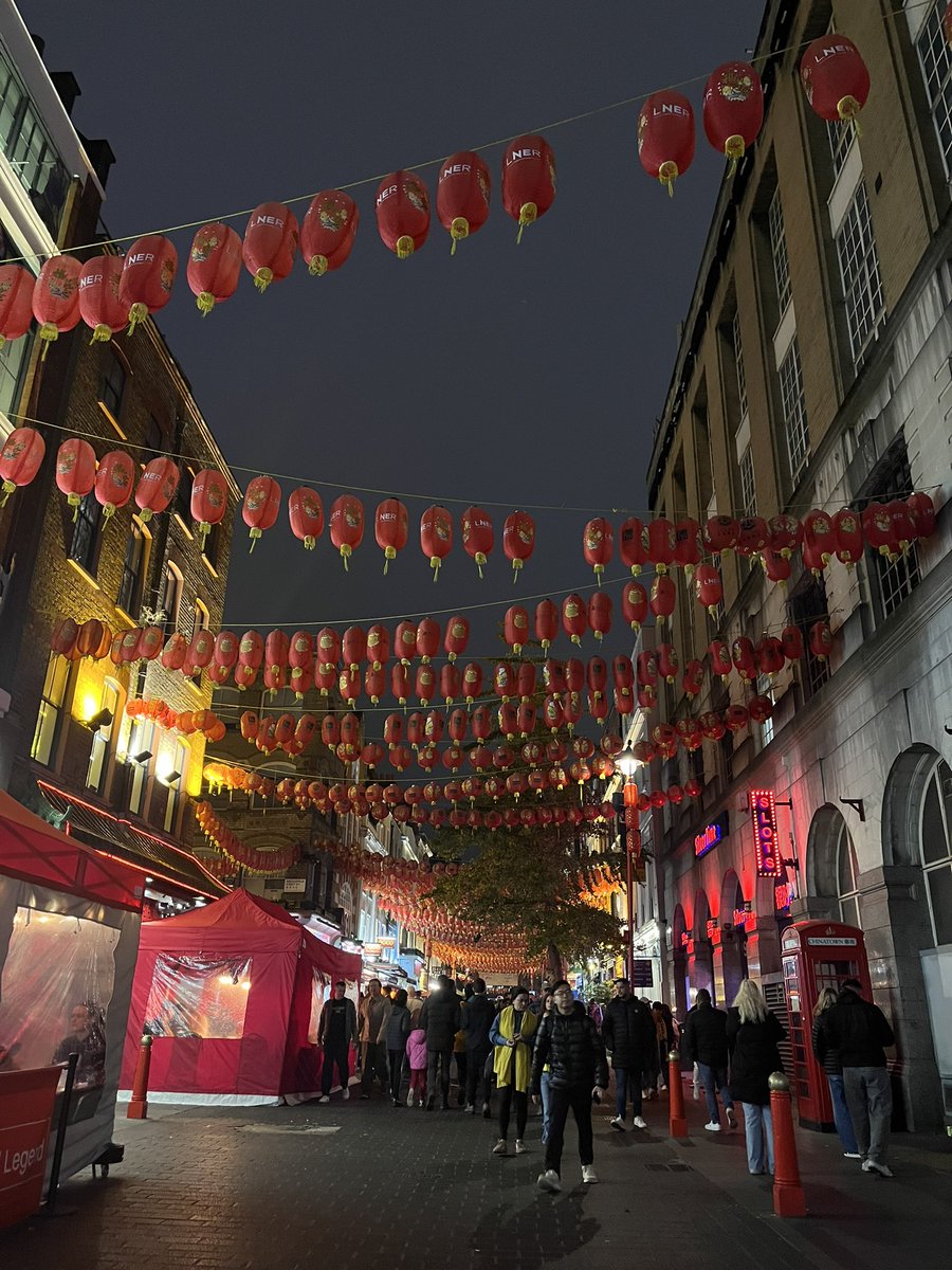 Muito linda e tal, até a pipocket sacar o móvel á tacha. #chinatown #becarefulwithpipockets