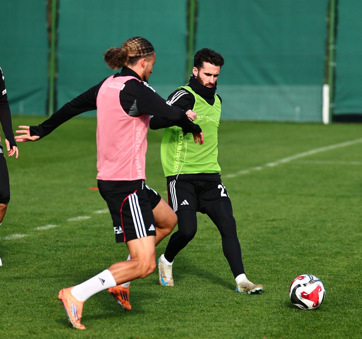 HaberKartali's tweet photo. Rafa Silva, takımla antrenmanlara geri döndü. https://t.co/2UFfYjL4l3