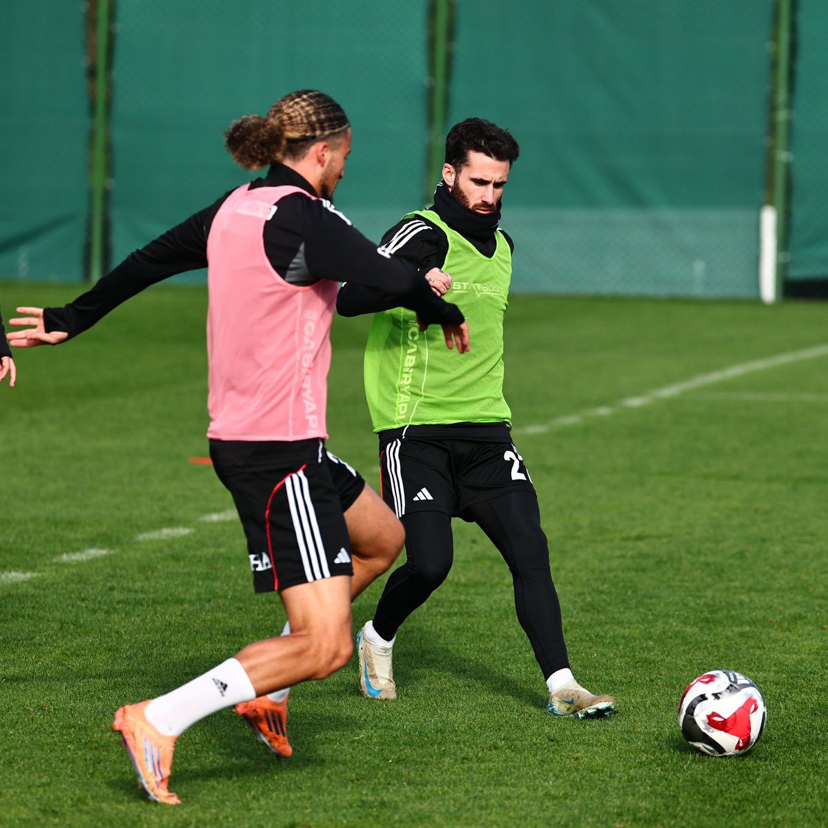 mackolik's tweet photo. 🦅 Beşiktaş'ta Rafa Silva takımla çalışmalara başladı. https://t.co/zVPouRCes2