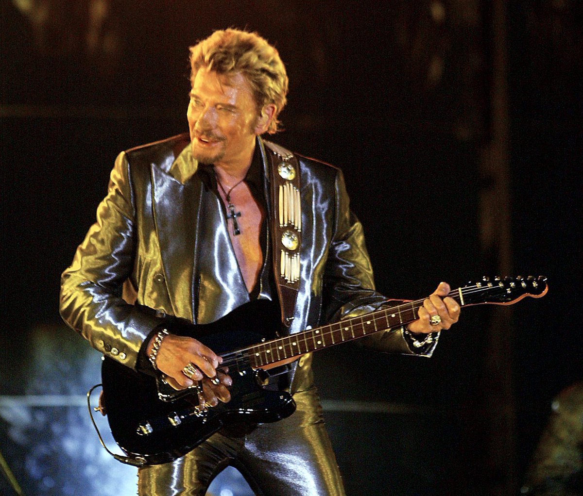Paanteon's tweet image. #lechanteurdujour
Il faudrait que la musique s’affole
Comme au bon vieux temps
Du Rock and Roll...

5 décembre 2017, Johnny Hallyday nous quittait.

Une chanson à réécouter aujourd’hui ?
#humanité #vivezinspirés