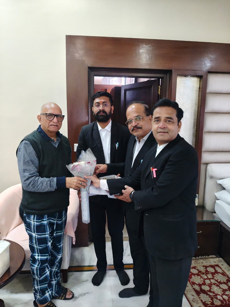 AshokParnamiBJP's tweet image. आज निवास स्थान पर दीबार एसोसिएशन जयपुर के 12 दिसंबर 2025 को होने वाले चुनाव के लिए यज्ञांश शर्मा जी पुस्तकालय सचिव पद हेतु आशीर्वाद लेने पहुँचे। आज ही नामांकन पत्र भी जमा किया गया। उनके उज्ज्वल भविष्य की शुभकामनाएं।

#Hashtags: #Election2025 #JaipurBarAssociation #Nomination