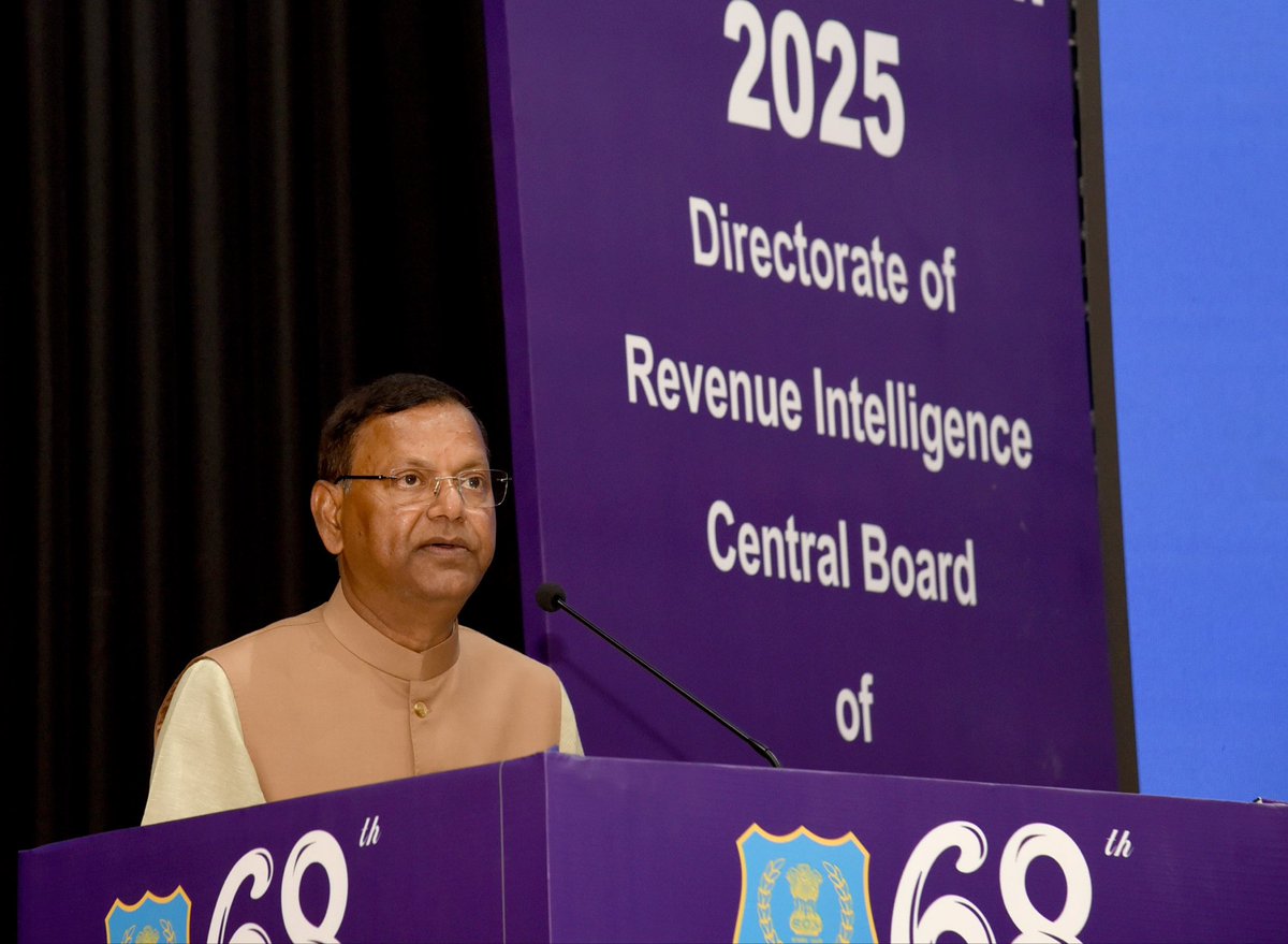 FinMinIndia's tweet photo. 👉 Union Minister of State for Finance Shri @mppchaudhary inaugurates the 68th Founding Day of Directorate of Revenue Intelligence #DRI68thFoundationDay, in New Delhi, today
  
👉 MoS Finance reiterates Government’s endeavour to ensure that honest taxpayers can do business with dignity and that the use of India’s land, waterways, or air becomes impossible, risky, and futile for illegal trade

👉 CBIC @cbic_india Chairman encourages DRI officers to continue leveraging technology, risk management tools, and global partnerships to strengthen India’s border security framework

👉 DRI DG highlights DRI’s relentless efforts in busting smuggling syndicates and choking the stream of illicit funds generated from smuggling

👉 DRI releases its annual flagship publication “Smuggling in India Report 2024–25” that highlights trends in illicit trade, major enforcement achievements, emerging challenges, and policy recommendations

Read more ➡️ https://t.co/mUih0kL9Wv