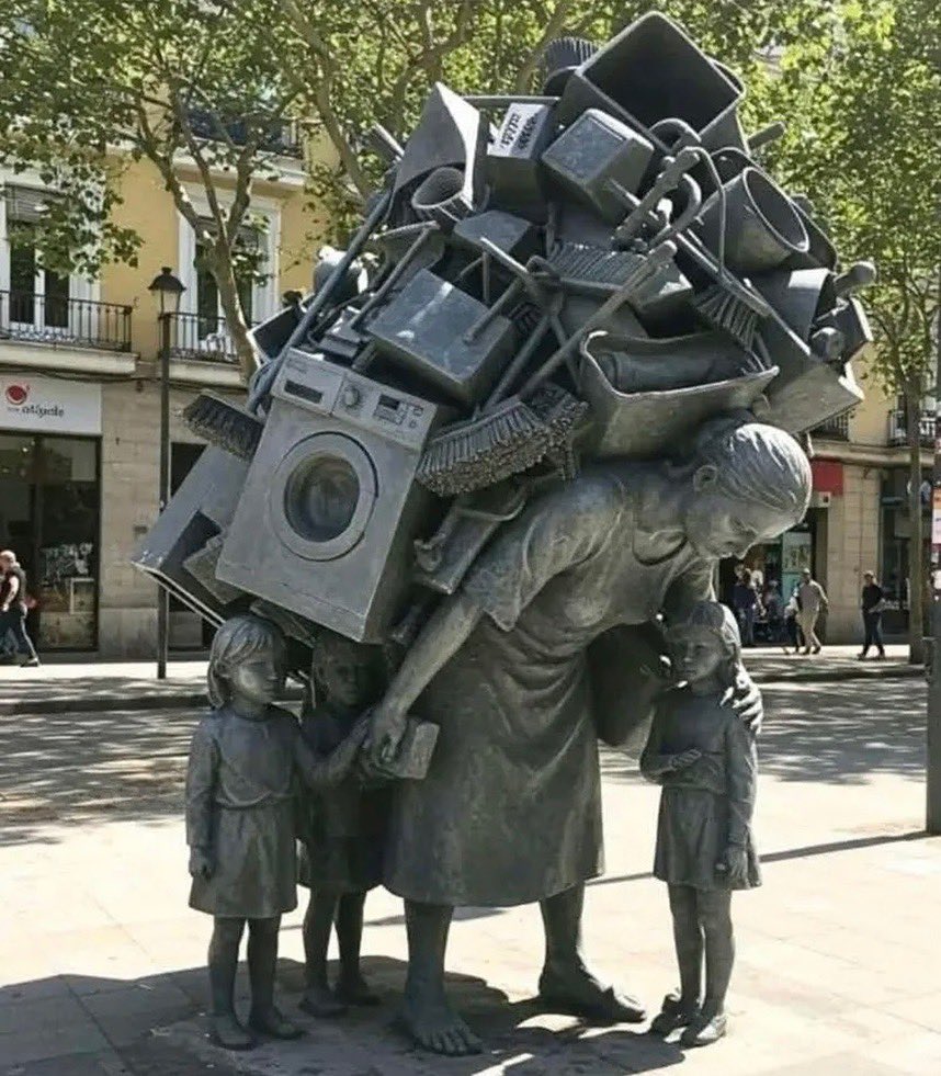 konusan_kiitap's tweet image. 👩‍👧‍👦 “A Mother’s Love” – Görünmeyen Emeğe Saygı