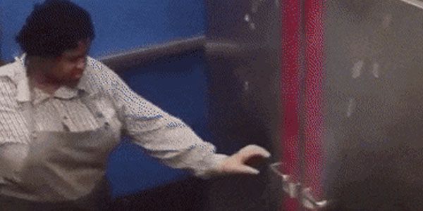 thecodinglove's tweet image. When I check on my deployment that’s been running since I got to the office thecodinglove.com/when-i-check-o…