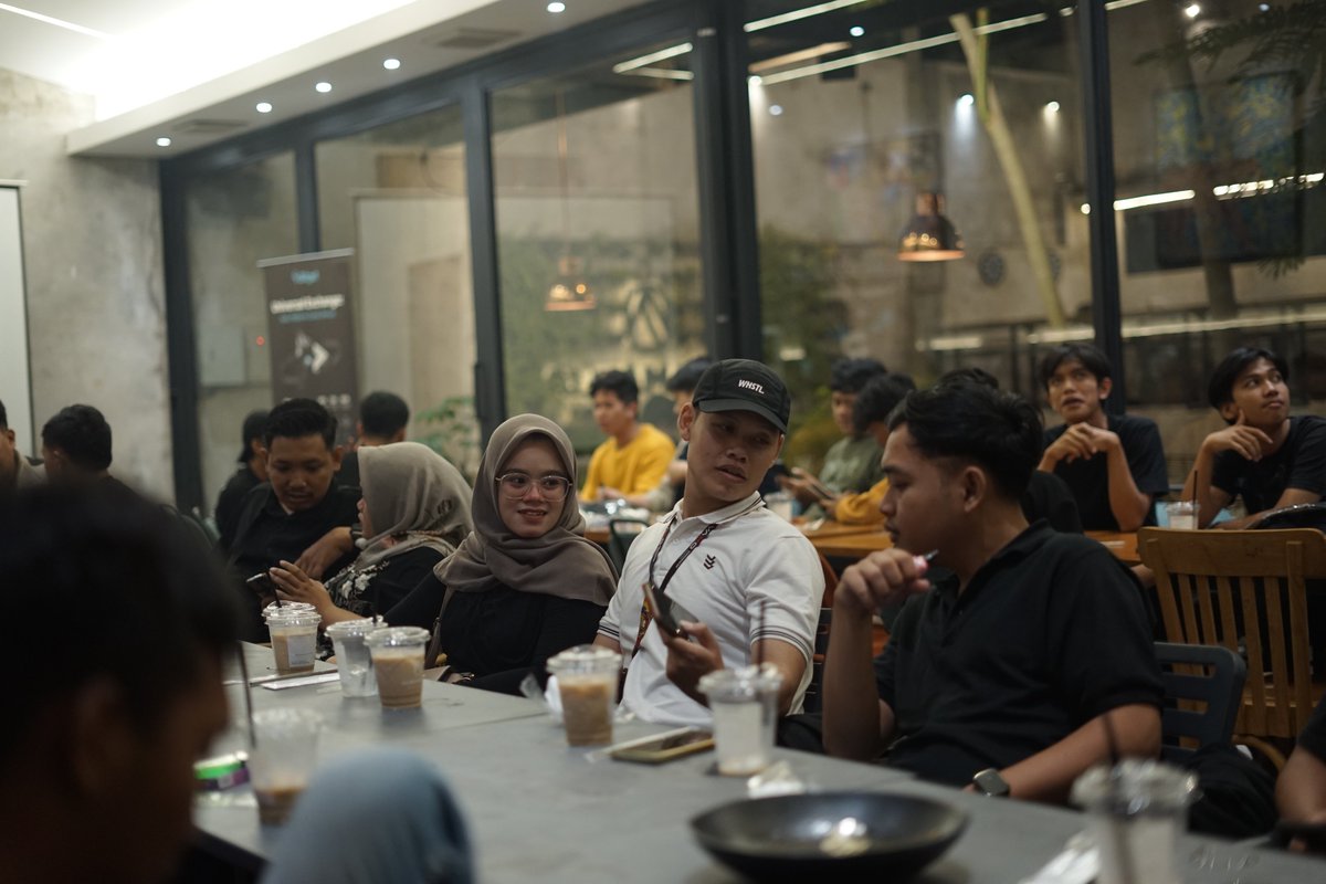 BitgetID's tweet image. Solo seru banget! 🤩🔥

Meetup bareng komunitas Web3 Solo sukses menghadirkan 40 peserta yang antusias, dipandu langsung oleh #BitgetBuilder kita @panglima_crypto.

Diskusi, sharing, dan networking-nya bikin suasana asyik banget!

Kota mana lagi yang harus dikunjungi…