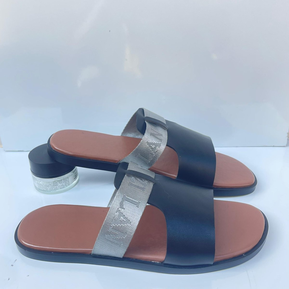 ChaichaiTj's tweet photo. Size: 40-45
Price: 14,500

WhatsApp/Call 08149627627 https://t.co/U24eAlvQzV