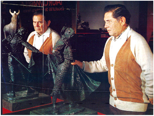 forostoreros's tweet photo. México 
#TalDiaComoHoy nació Humberto Peraza y Ojeda (Mérida, Yucatán, Mx 1925-†2016) Escultor y pintor  https://t.co/iuVSOPnfO3
Se inició como ayudante del escultor Alfredo Yust en el ornato perimetral de "La México". Gran escultor; y aficionado, torero de festivales benéficos https://t.co/U7xTkayfaM