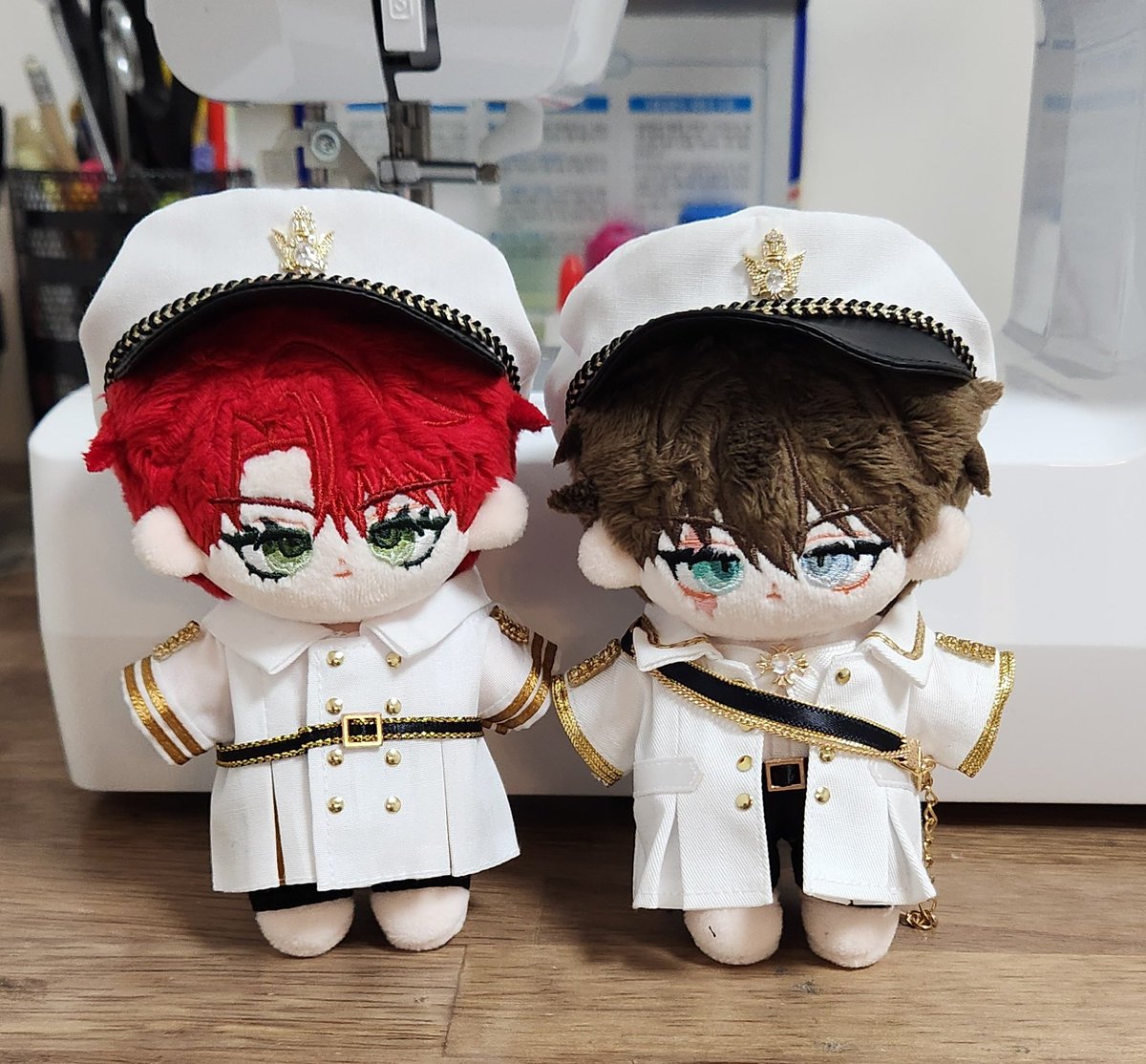 제복이 진짜
너무... 너무 예쁘다