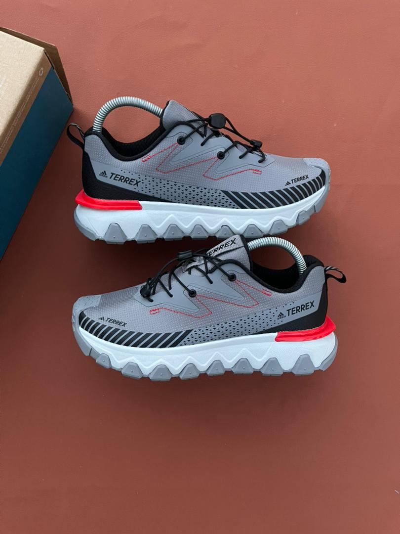 Adidas Terrex 👟 . Size 40-44 . Bei: 90,000/= . Njoo Whatsapp Chap