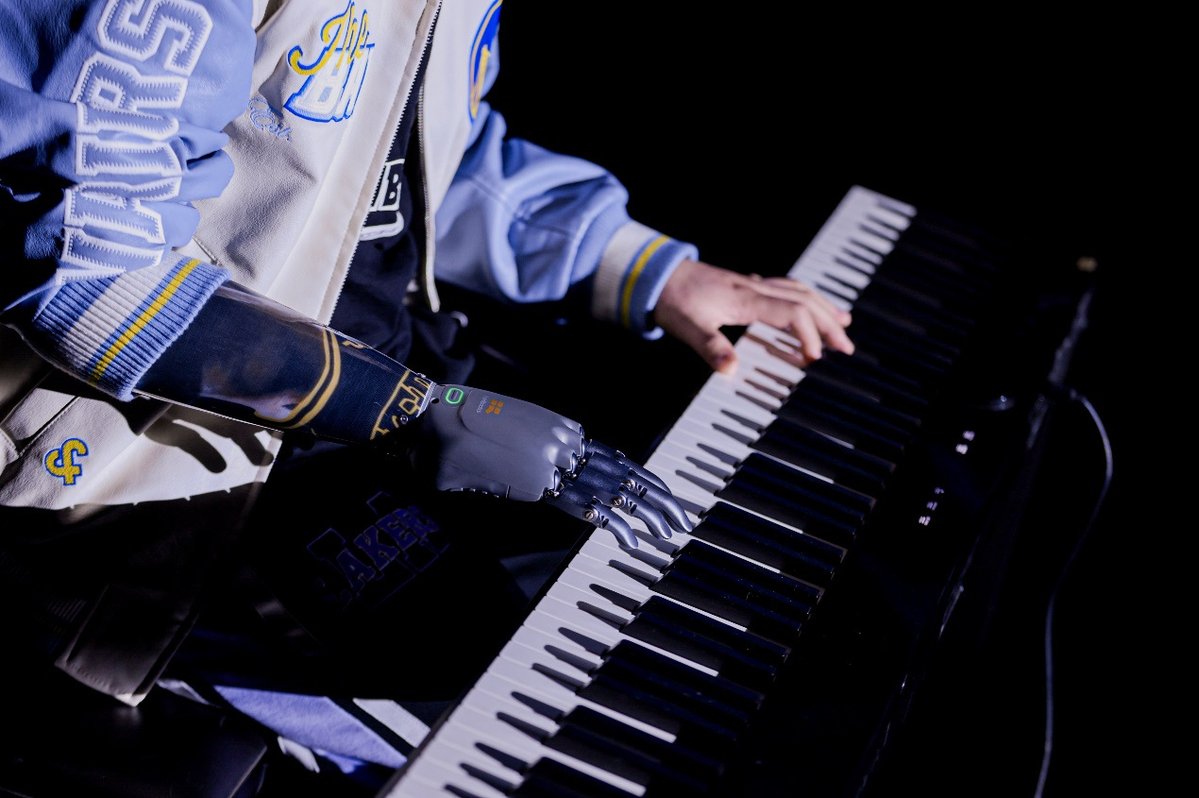 izhejiang's tweet image. 🌍♿On International Day of Persons with Disabilities, #Hangzhou showcased cutting‑edge assistive #tech — from smart bionic prosthetics allowing people to climb to exoskeletons restoring mobility. Innovation is offering people a fresh start.