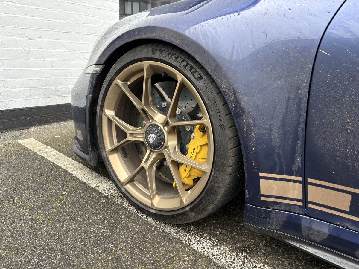 hwm_sportscars's tweet image. Love seeing a well used sports car. 

#hwm
#porsche 
#sportscar
#supercar