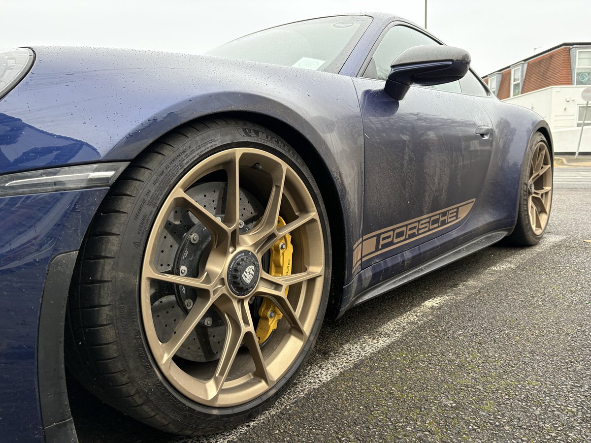 hwm_sportscars's tweet image. Love seeing a well used sports car. 

#hwm
#porsche 
#sportscar
#supercar