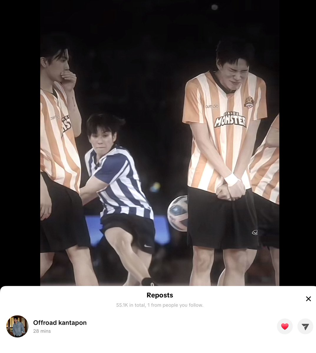 ฉันกำลังอ่าน สายธารา (ฟิคที่ออฟโรดเป็นผู้ชายดุดัน เล่นฟุตบอล ส่วนพี่อู๋เล่นวอลเลย์บอล) แล้วก็เห็นออฟโรดโพสต์วิดีโอนี้ซ้ำในติ๊กต็อก 55555555555

#ต้าห์อู๋ออฟโรด #DaouOffroad