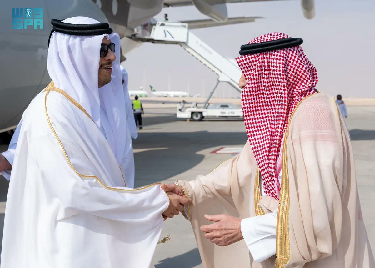 وصل معالي الشيخ محمد بن عبدالرحمن بن جاسم آل ثاني رئيس مجلس الوزراء وزير خارجية دولة قطر الشقيقة إلى الرياض اليوم.
 وكان في استقباله لدى وصوله مطار الملك خالد الدولي، معالي نائب وزير الخارجية المهندس وليد بن عبدالكريم الخريجي.
 ورحب معالي الخريجي، بمعالي الشيخ محمد بن عبدالرحمن
