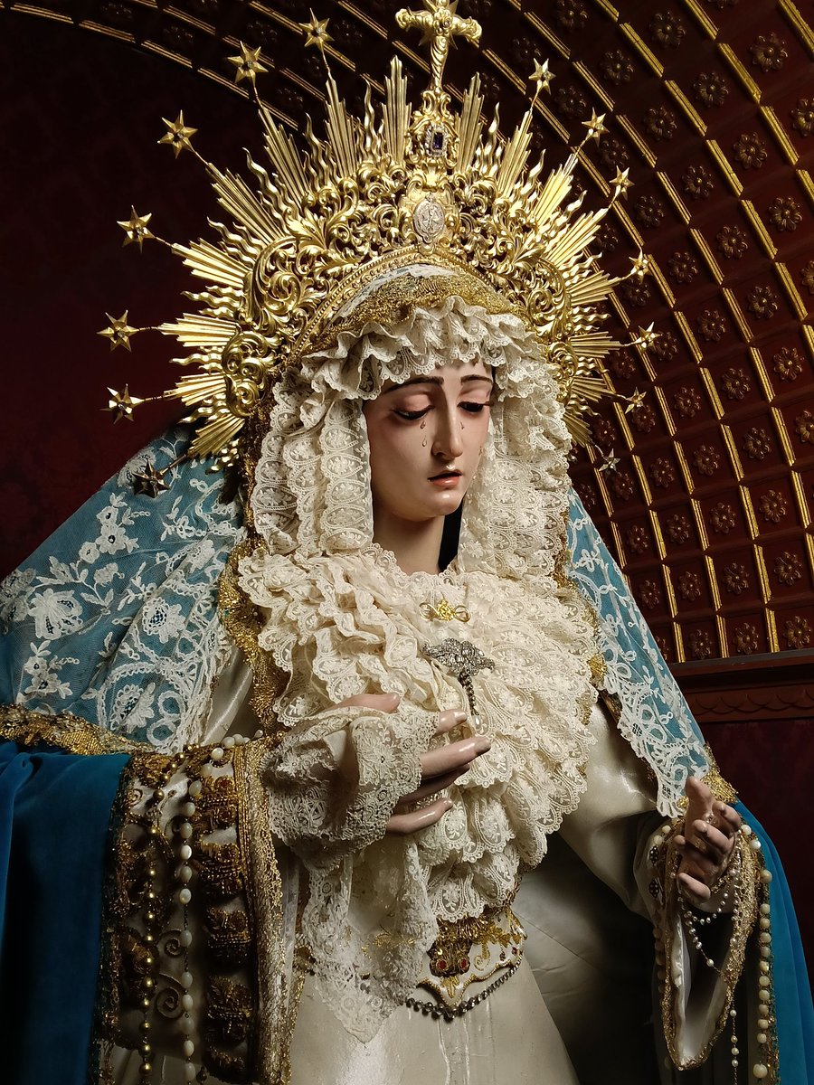 Ntra. Sra. Del Rosario en sus misterios dolorosos coronada vestida para la festividad de la Inmaculada. Hermandad de Montesión. Diciembre 2025.
📸Tomás Quifes y propias.

Regina Sacratissimi Rosarii, ora pro nobis.