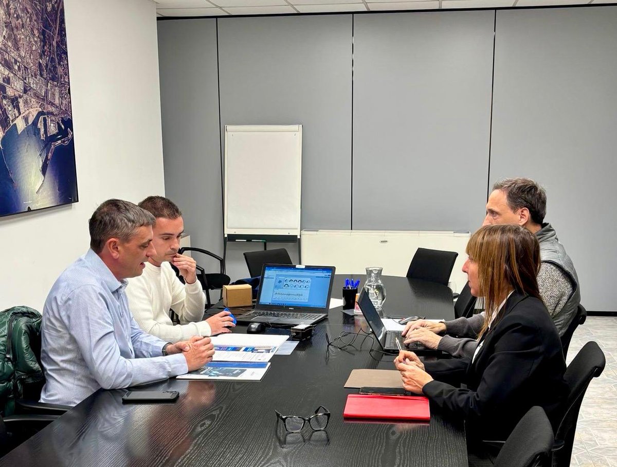 ✔️La directora dels serveis territorials d’Empresa i Treball a Tarragona, Maria del Mar Giné, s'ha reunit amb els cofundadors d’AONCHIP, una empresa tecnològica  especialitzada en solucions IoT per a la gestió eficient de l’aigua i l’energia
