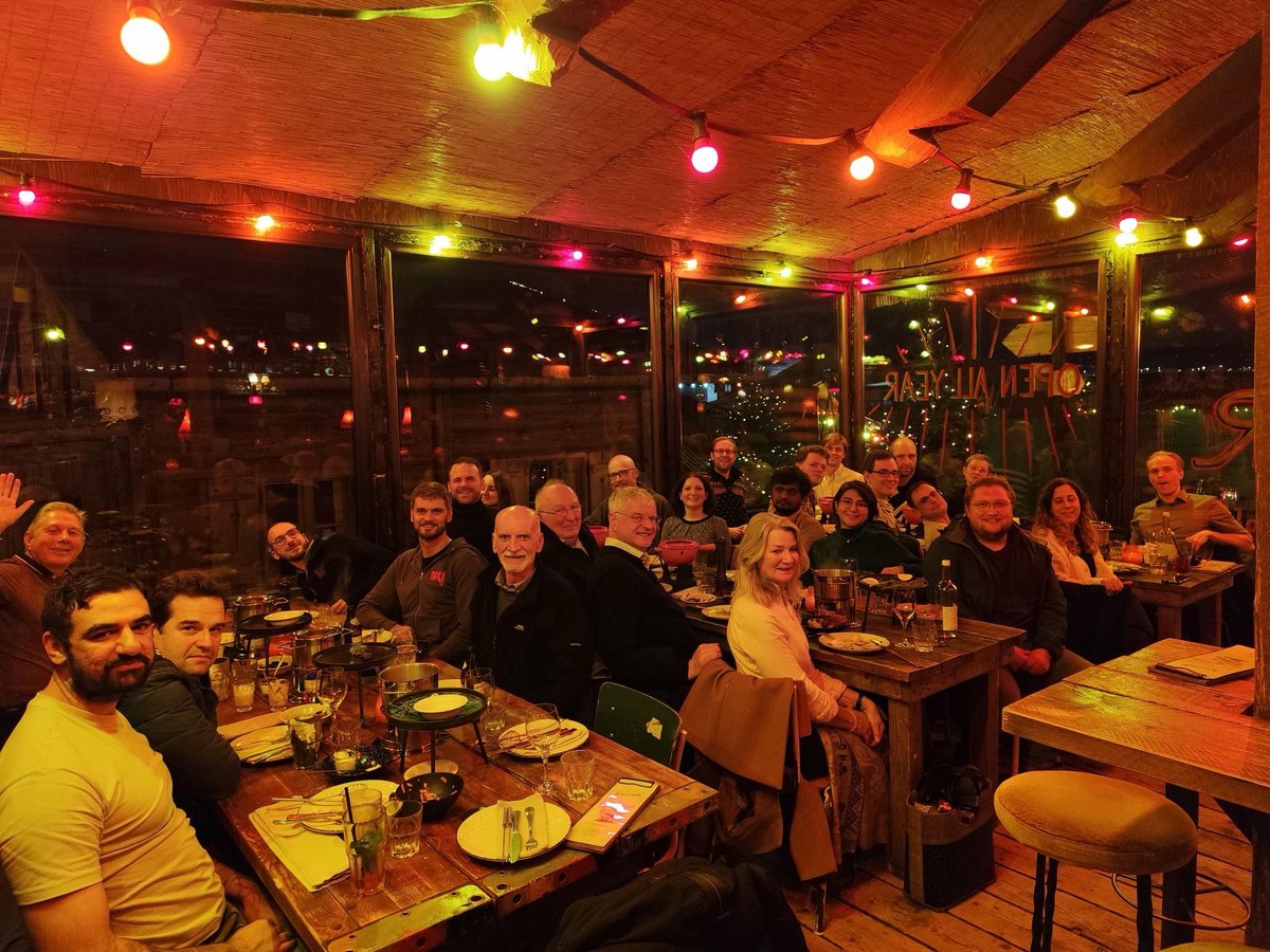 Universal Quantum tweet media