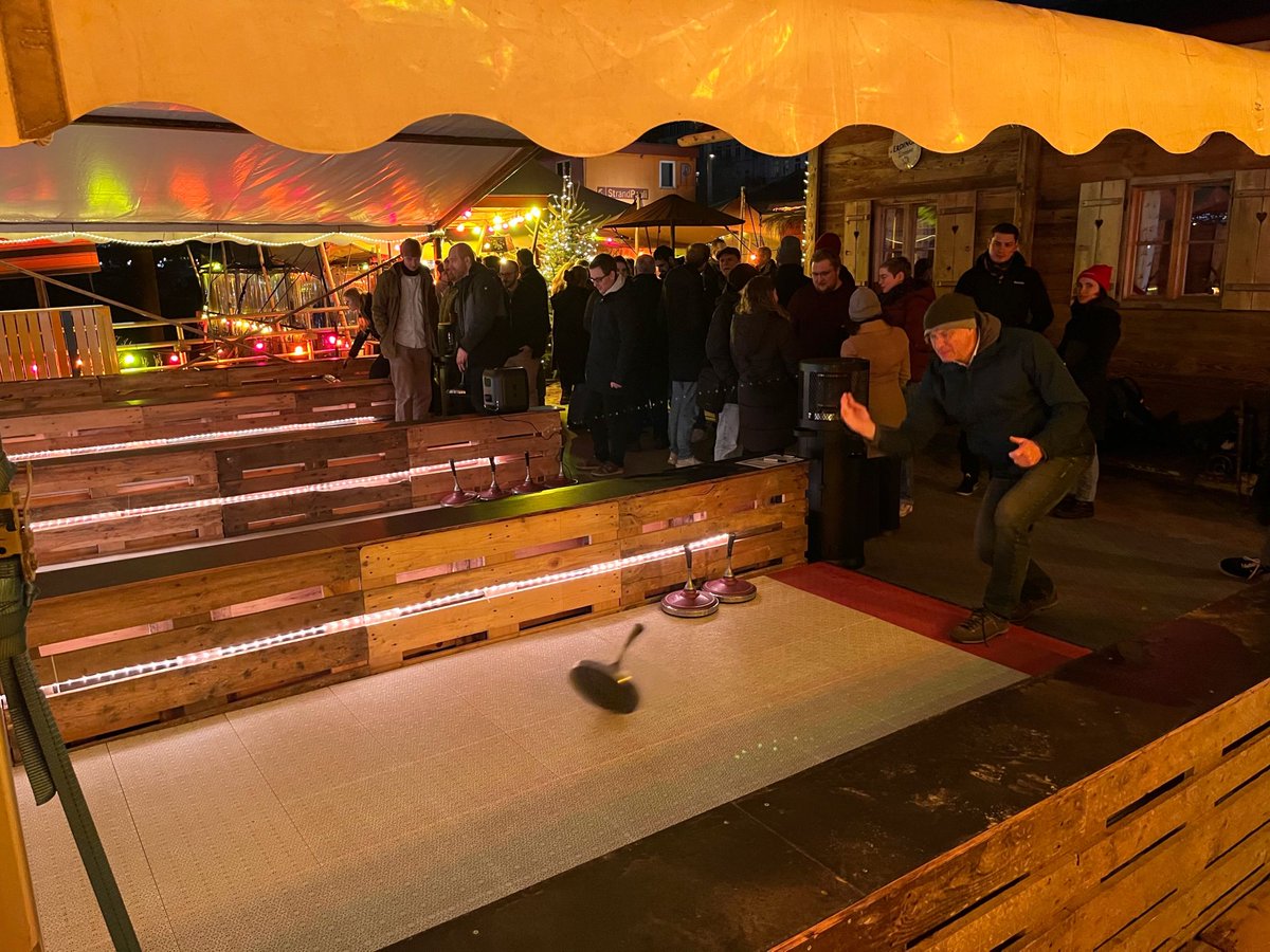 Festive moments from our Germany team. Great to see the energy and connection behind the work they drive every day.

Wishing our colleagues a wonderful festive season.

#UniversalQuantum #TeamUQ #QuantumComputing #Germany #Christmas2025