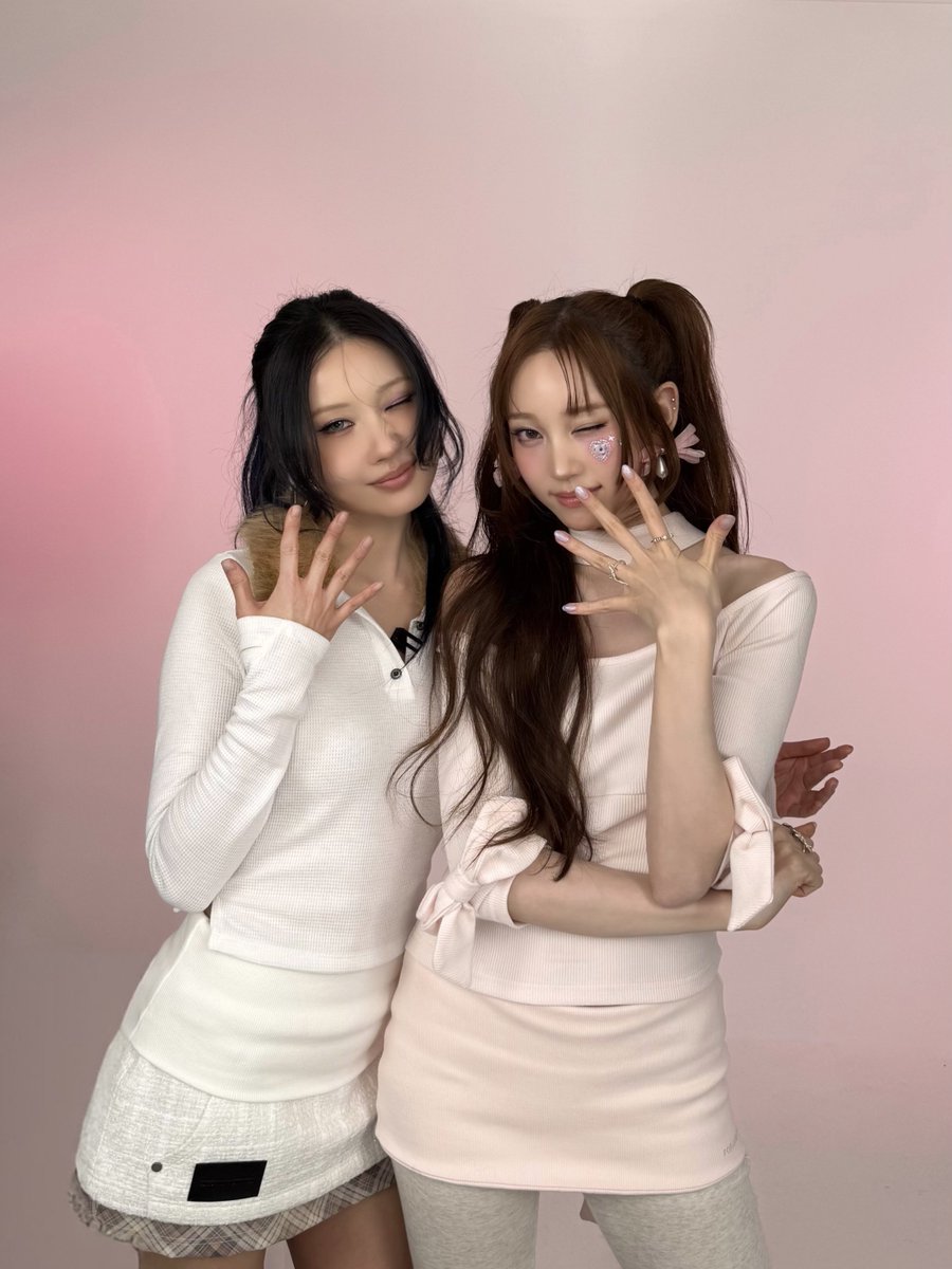 ALLDAY_PROJECT's tweet image. [📹] [ENG] 영서 소원 성취하는 날🤍🎀 코덕 영서 핑크 공주 만들기💕 | 이사배(RISABAE Makeup)

🔗 youtu.be/Bk7Hd9OIaak

#ALLDAYPROJECT #ADP #올데이프로젝트
#YOUNGSEO #영서
#LOOKATME
#THEBLACKLABEL #더블랙레이블