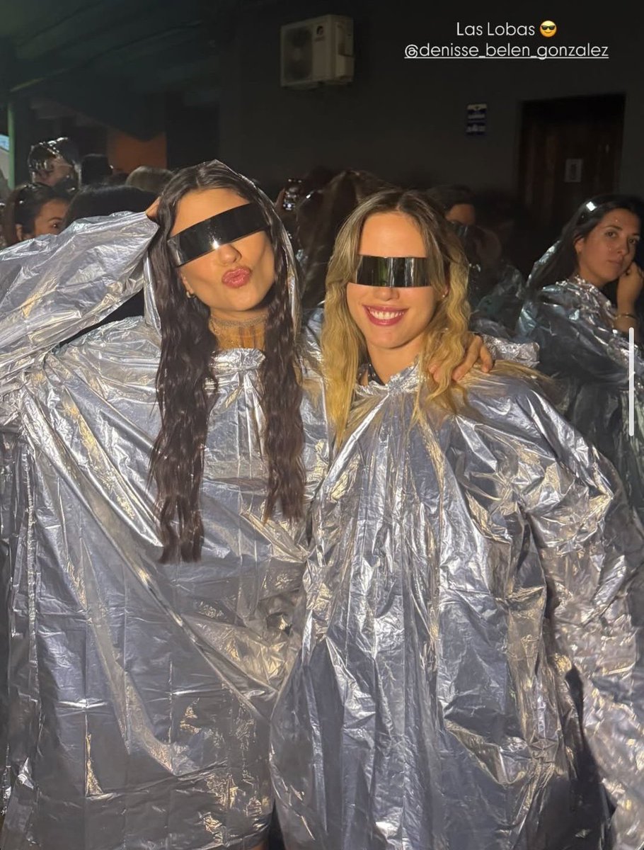 RosiBeltranNews's tweet image. Rosi junto a Denisse por salir a realizar la caminata con Shakira 🤩🤍