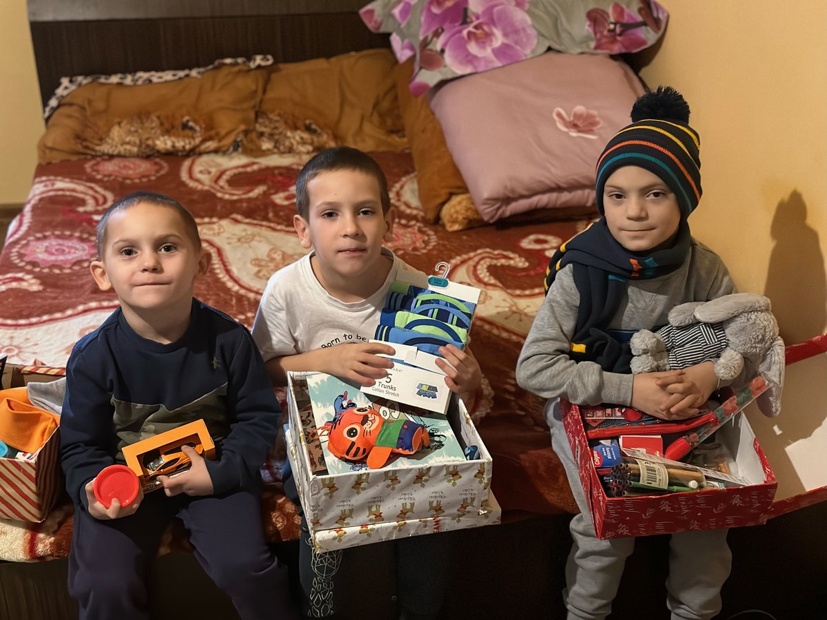 ❤️‍🩹 David from Romania has had two heart surgeries.
"This year has been especially hard for us" their father admitted, his voice breaking as he wiped away tears. These shoeboxes brought so much love, joy and hope. Send yours: teamhope.ie/christmas-shoe…