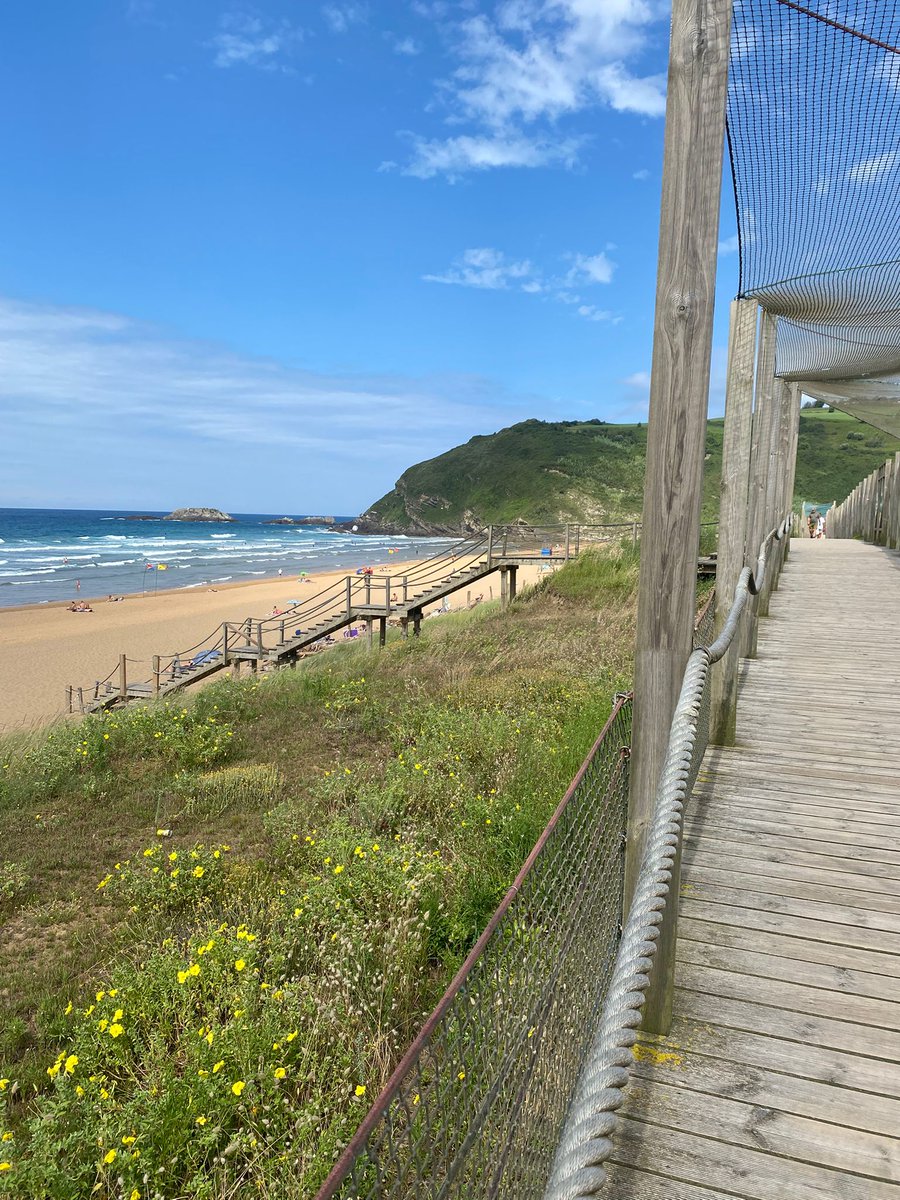 La playa y los toldos de Zarautz son un icono ⛱️

📍En este pueblo tienes muchísimo por descubrir: su casco antiguo, la gastronomía, la cultura vasca, la naturaleza y el Geoparque de la Costa Vasca a pocos minutos.

🔗 ow.ly/IKFC50XAwwy