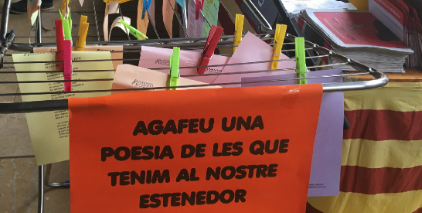 OmniumBaixEmp's tweet image. Aquest cap de setmana 6 i 7 de desembre se celebra la 8a edició de @FiraIndilletres 2025 @labisbalemporda i com cada any @OmniumBaixEmp també hi serà. Ens trobareu a l’entrada del
recinte #EstenemPoesia, on podreu triar la vostra poesia.