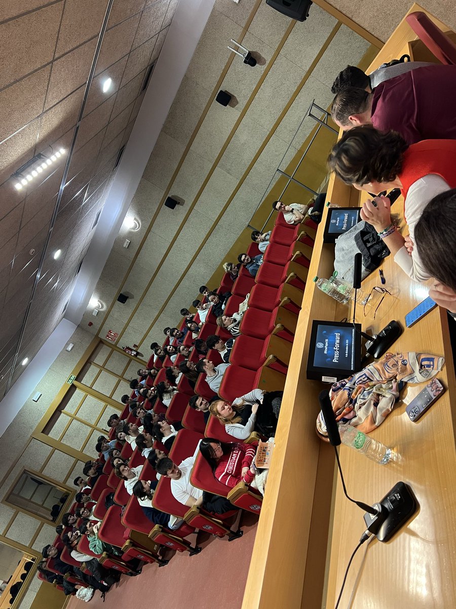 ArturoGomezQuij's tweet image. -Buscad qué os emociona 
-No os desaniméis 
-No busquéis la fama
-Sed buenas personas 
-Hay que ser profesionales 
-Hay que ser responsables 
-Consumir mucho contenido 
-Aconsejadnos a nosotros como conectar con vosotros 
@Nanisimo @ICano14 @carolgMundi @PresscodePR 
#NewPaper36