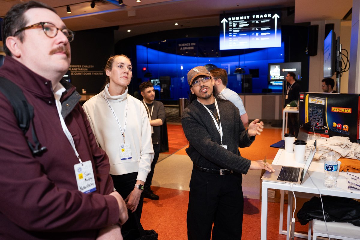 nearform's tweet image. #ReactSummitUS 2025 was full of insights, inspiration, and great conversations.

Nearformers Carl Jenkins, Sarah Egan &amp;amp; Sean Murphy were there and came away energised by where React is heading.

Here are their key takeaways 👇1/6