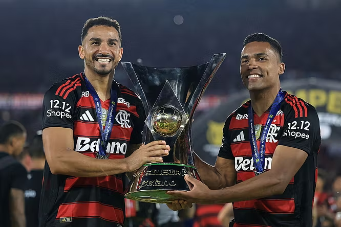 Dopo la #CopaLibertadores, il #Flamengo conquista anche il #Brasilerao. Con questo successo #Danilo e #AlexSandro salgono entrambi a quota 27 titoli in carriera