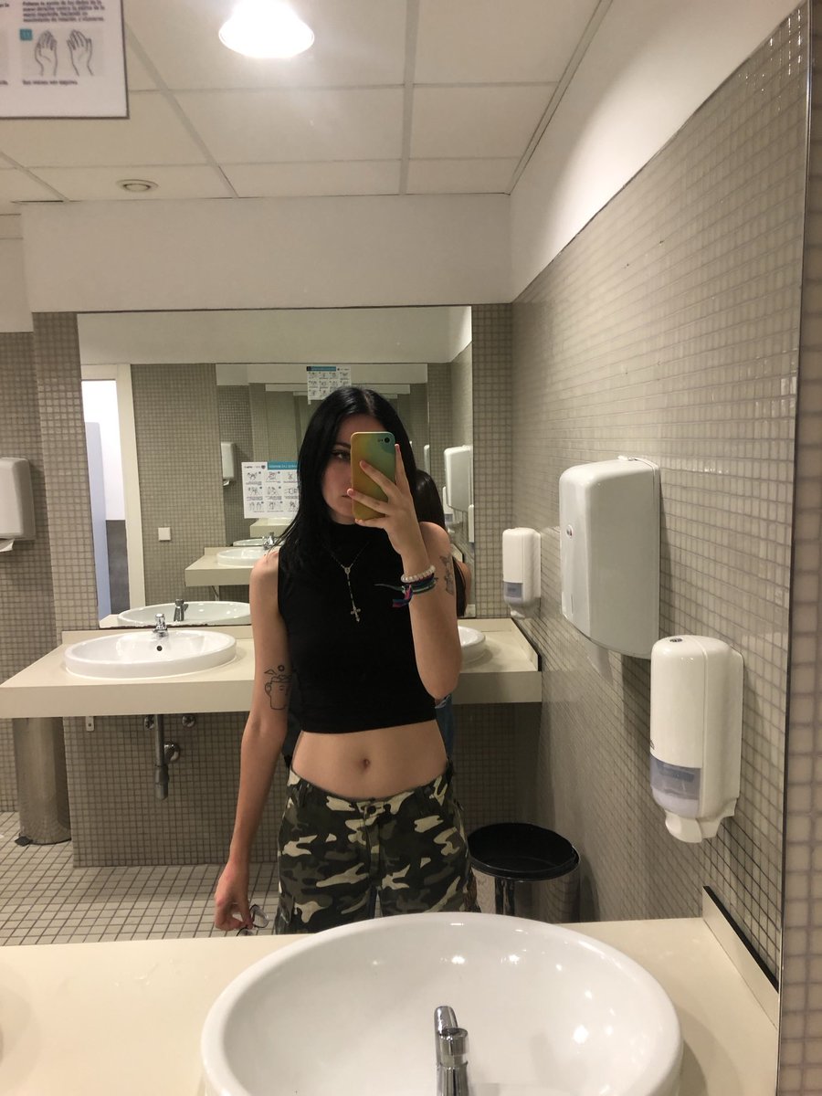 y pensar que yo iba a la facultad así de baddie.... trabajar mató a una bad bitch