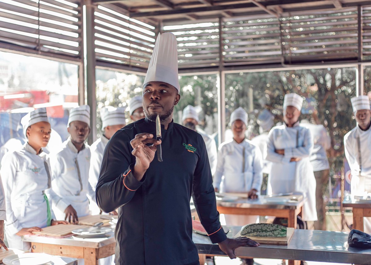 thechefhenry's tweet photo. 👩‍🍳 Certificate: Perfect for beginners, short-term, practical kitchen skills, quick entry into jobs.
🎓 Diploma: Deeper training, advanced techniques, leadership, catering business readiness.
No matter where you start, both lead to real opportunities. https://t.co/MWpEbP7fpE
