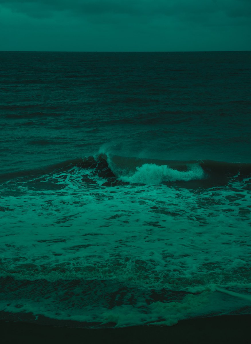 zosphotos's tweet image. A dark day at the beach