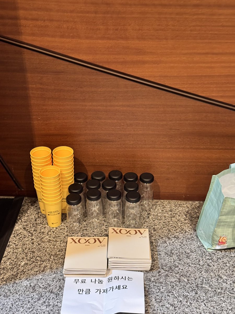 데스노트 무료나눔존 해놨습니다!
원하시는 분들 맘껏 가져가세용🫶🏻
#데스노트 #김성규 #무료나눔 #인피니트_나눔 #sungkyu