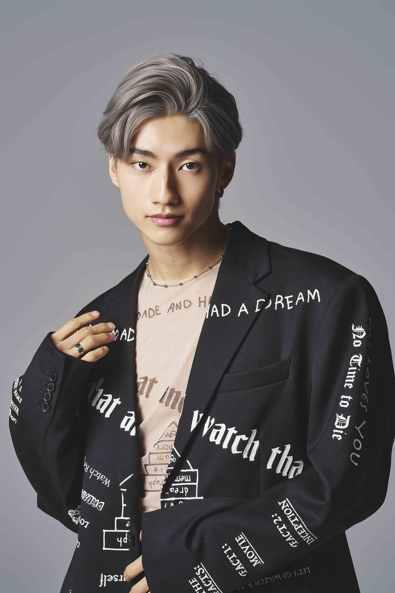 warnermusic_jp's tweet photo. 【#瀬島志琉】
ダンサー���して数多くの名立たるアーティストのMusic VideoやLiveTourでステージに立ってきた瀬島志琉が、2025年12月5日Warner Music JapanよりDigital Single ”Steppin’Out”でデビューする事が決定👑✨

アーティストとして新たな一歩を踏み出した瀬島志琉の活躍に注目‼️

初めて作詞も手掛けたデビュー曲、”Steppin’Out”のご視聴はこちらから🎵
https://t.co/gJaOjFnAo9
