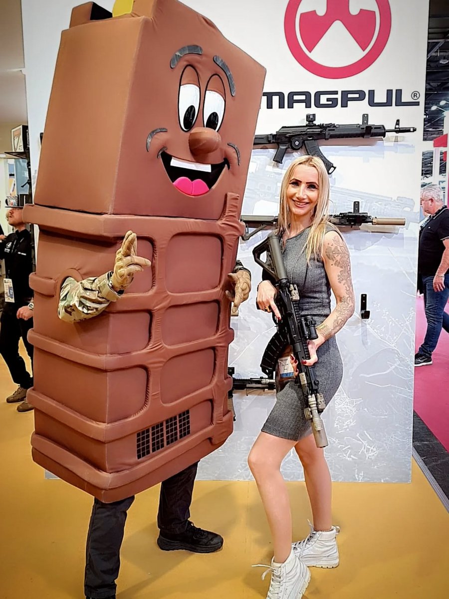 model_miniature's tweet image. salon Milipol Paris 2025:
 @terrang.fr @pgm_precision @tr_equipement @fabien_terrang @mrtargetonline
@zerotech_outdoors  @girlbehindtheguns
#milipol #milipolparis #magpul #shoot #shooting #shootingphoto #girl #girls #exhibition #gun #guns #weapon #tactical #beauty #ammo #robot