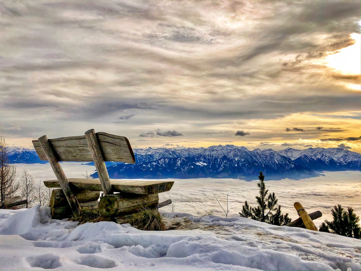 bergwelt_me's tweet image. Zwischen dem Hohen Kasten und den Staubern. Nebel unten, Stille oben. Alles andere kann warten.🏔❄️✨

#Bergwelt #Schweiz #Alpstein #Winter