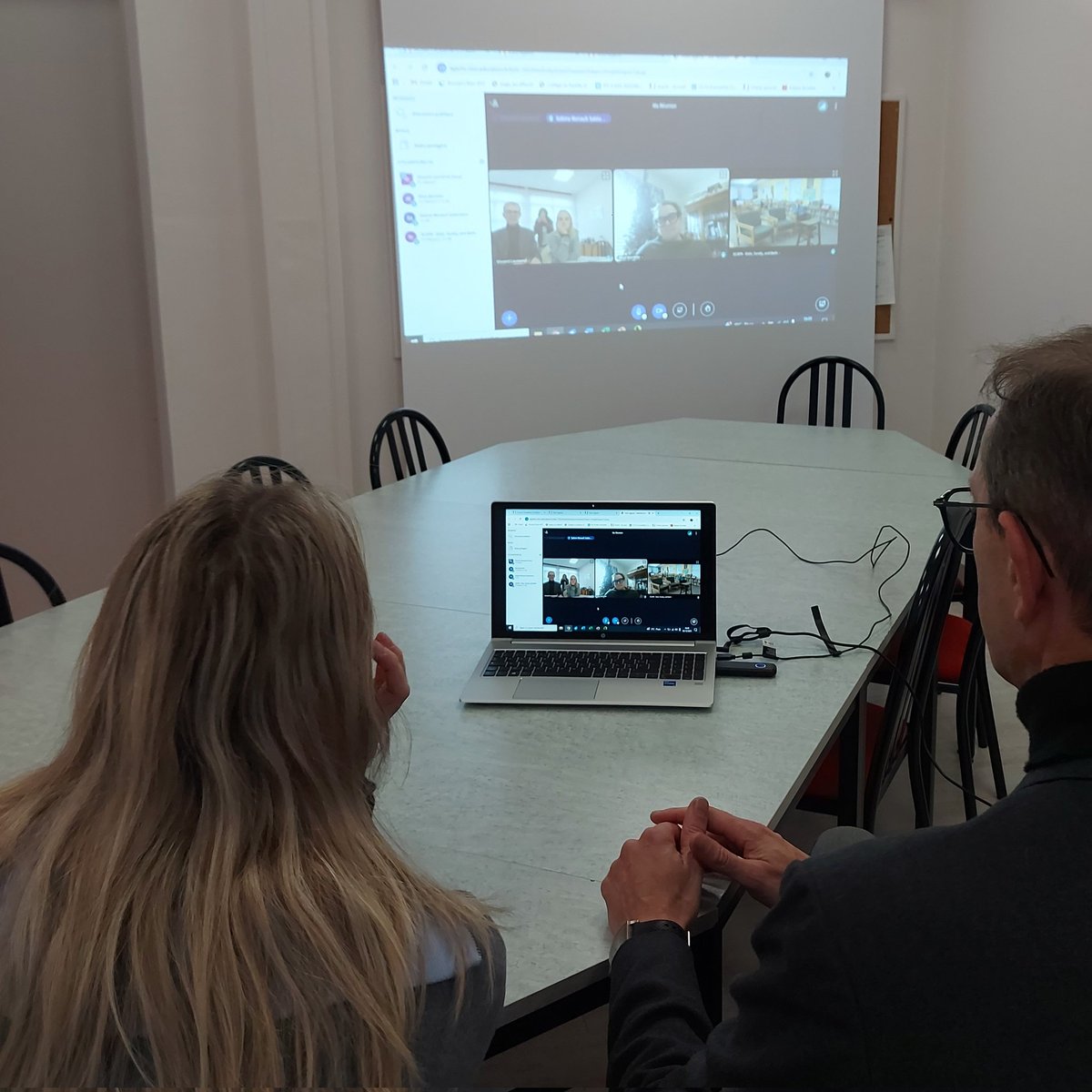 Partenariat 🇫🇷🇺🇸 entre clg <a href="/LaFayette036/">Collège La Fayette - Châteauroux</a> <a href="/Chateauroux36/">Châteauroux Métropole</a> et Lafayette High School <a href="/LexingtonKyGov/">City of Lexington Ky</a> : le Marquis de La Fayette à l'honneur pour la célébration des 250 ans de l'#Indépendance des #EtatsUnis
<a href="/ac_orleanstours/">Académie d'Orléans-Tours</a>
<a href="/IADASENdeINDRE/">Bruno Bénazech IA DASEN de l’INDRE</a>
<a href="/Indre36/">Département de l'Indre</a>
<a href="/jean_hugon/">Jean Yves Hugon</a>
<a href="/GilAverous/">Gil Avérous</a>
<a href="/SSabloniere/">Sabine Renault Sablonière</a>