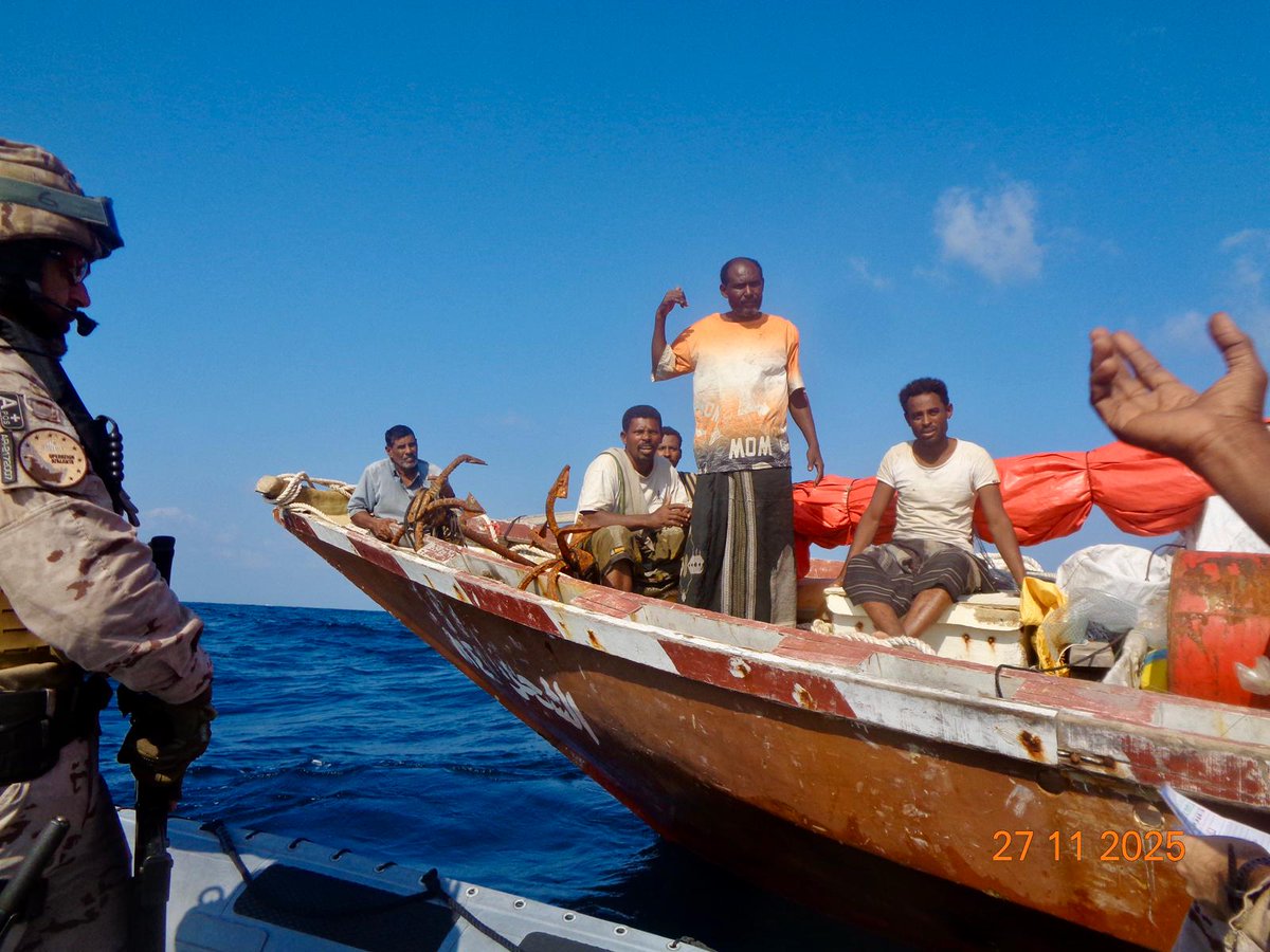 EMADmde's tweet photo. La #fragataVictoria rescata a un barco pesquero yemení que llevaba cinco días a la deriva frente a las costas somalíes. 
En el marco de la Operación @EUNAVFOR ‘Atalanta’, lo remolcaron hasta el puerto seguro de Bosaso en Somalia. 
Yemen ha agradecido la intervención del buque español: "Vuestra noble acción será siempre recordada con todo el respeto y admiración de la tripulación y todos sus familiares". 
@Armada_esp #MOPS
