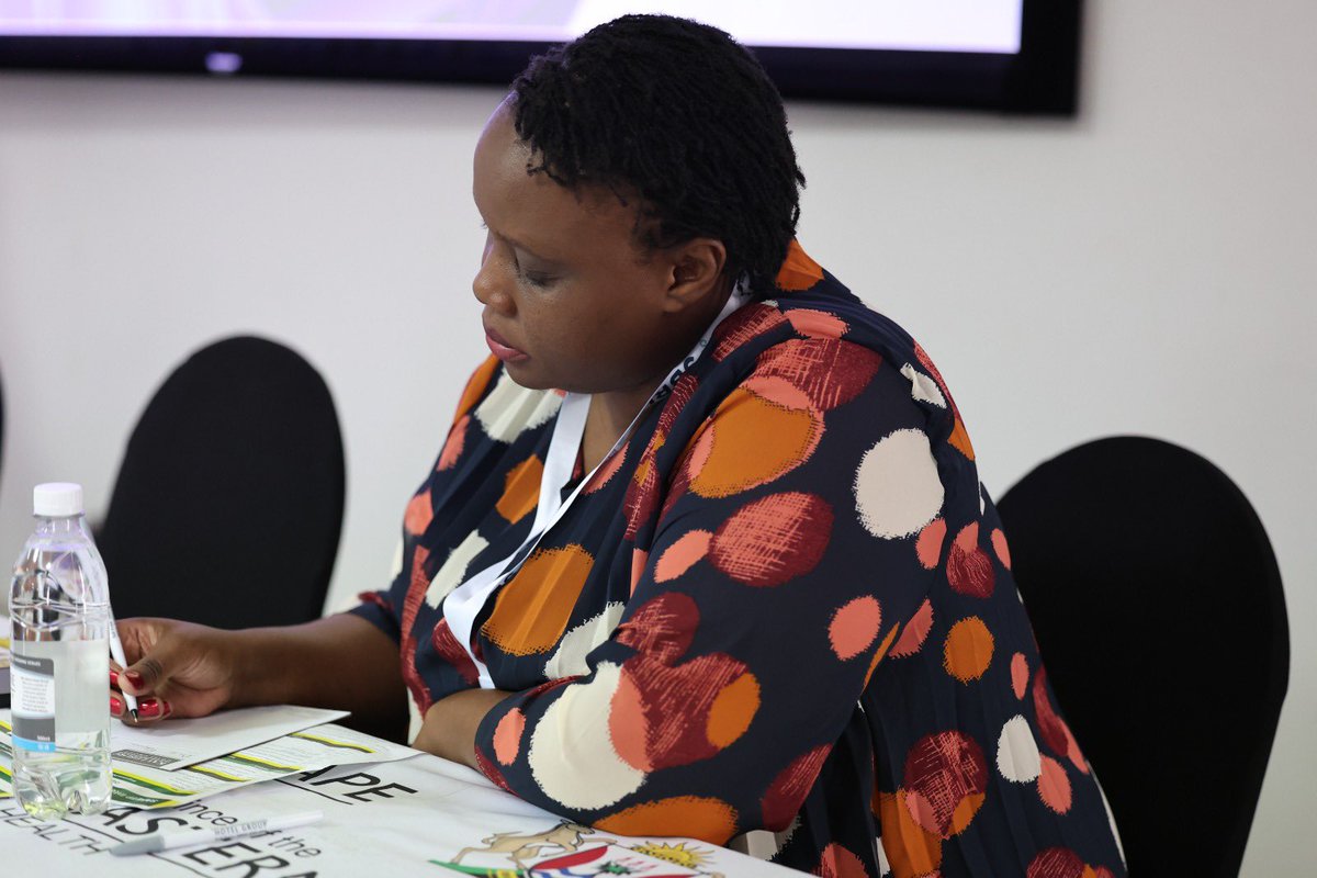 nicd_sa's tweet photo. Today's ceremony highlights the scientifically grounded work completed by our @SA_FETP  graduates throughout their training and celebrates their key achievements.

#SAFETP #PublicHealth #IntermediateFETP https://t.co/3AY72IVXZN