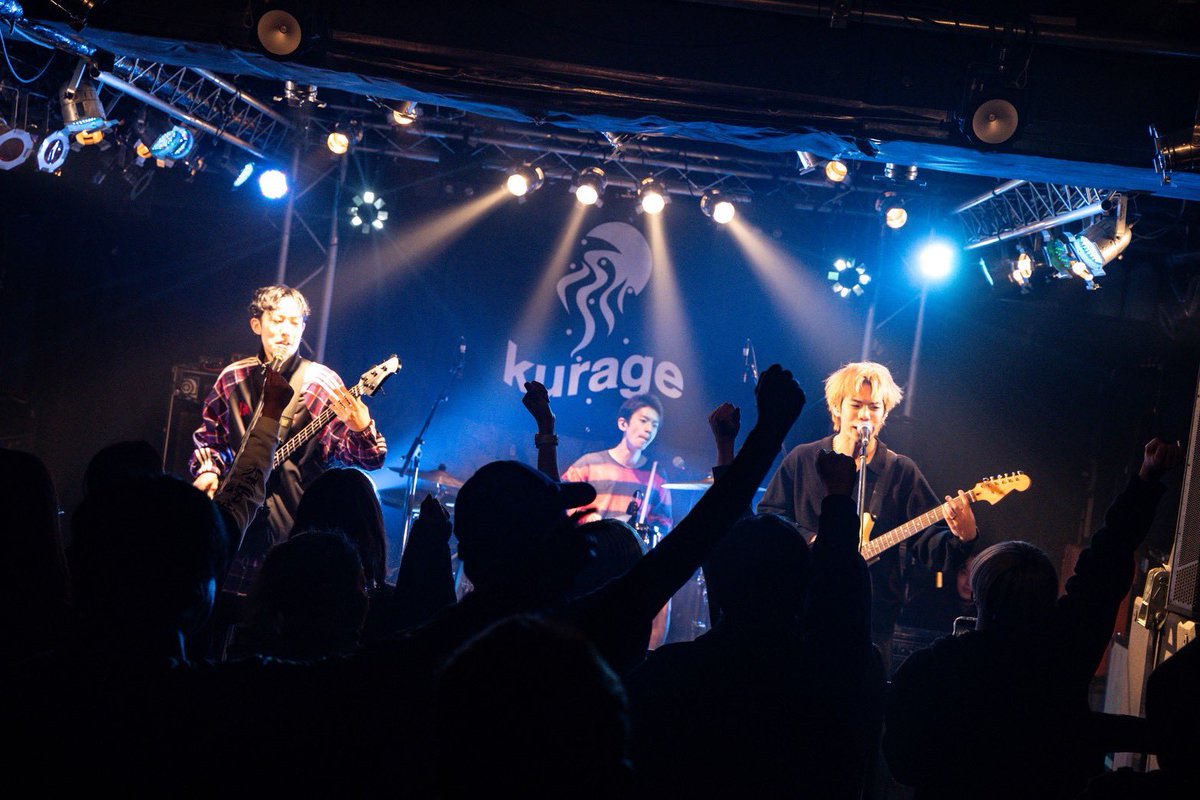 Dazzling tweet media