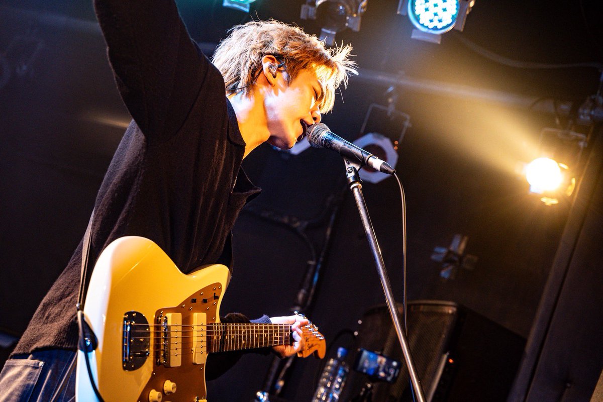 Dazzling tweet media