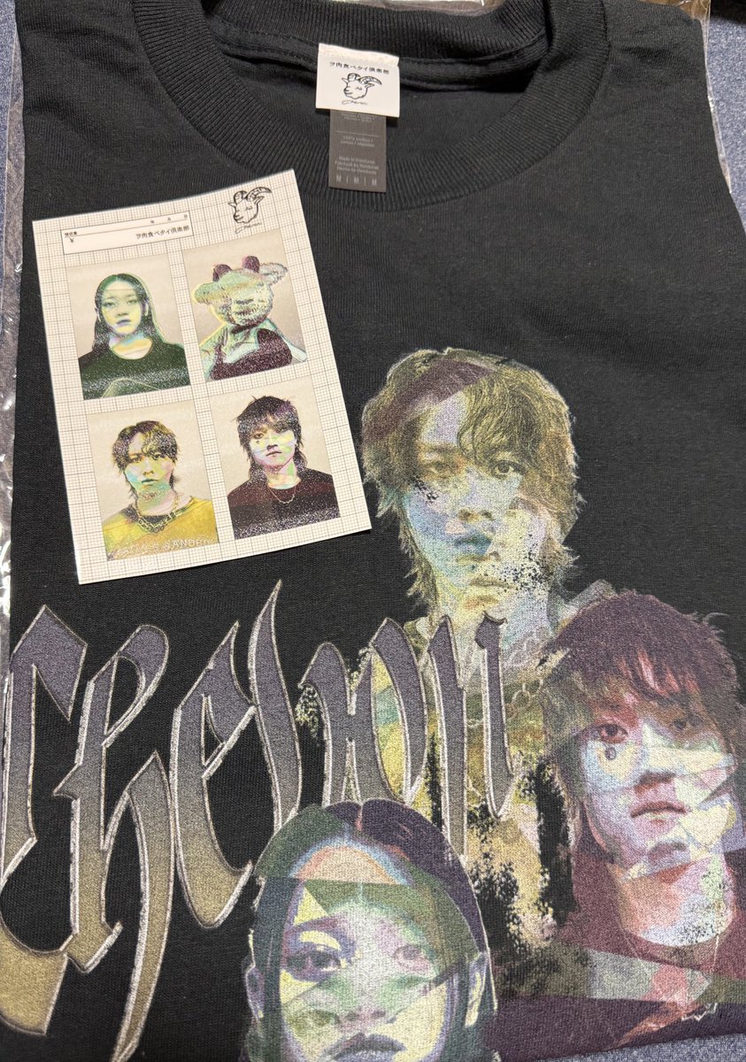 Chevon ヲ食倶ロンT（証明写真ver.）/ ブラック(L) Chevon 証明写真ロンTが届きました 3人とめちゃくちゃ目が合いますね