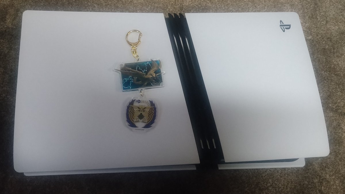 yanyanshi02's tweet image. わーい！！(∩´∀｀)
PS5proが届きました〜
これからよろしく、相棒！
設定は後日やります👍
#PS5