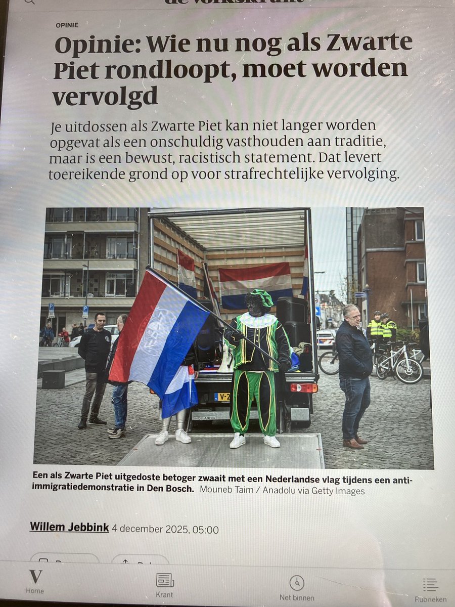 rechtsbuiten's tweet photo. #Volkskrant Alsof het vervolgen en uitsluiten van #Joden en #Israëli niet genoeg is, pleit nu een advocaat voor strafvervolging tegen mensen die voor #Zwarte #Piet spelen. Er valt flink wat zure regen in #Nederland.
#Volkskrant #ZwartePiet https://t.co/AZ155miJcK