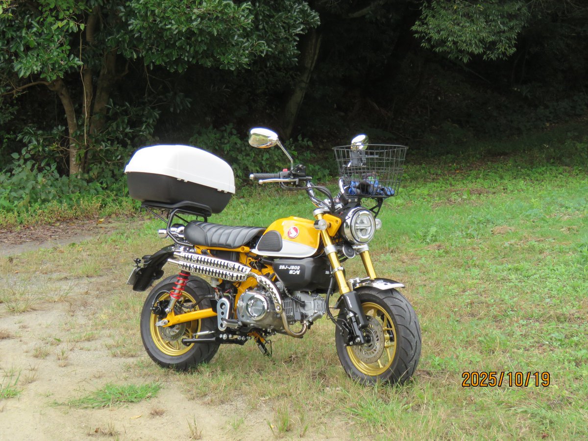 10月にモンキー125へセンタースタンドを装着しました。2枚目の写真はセンタースタンドを格納したところ。
チェーン張りとかオイル交換とか整備が楽になりました！＃モンキー125