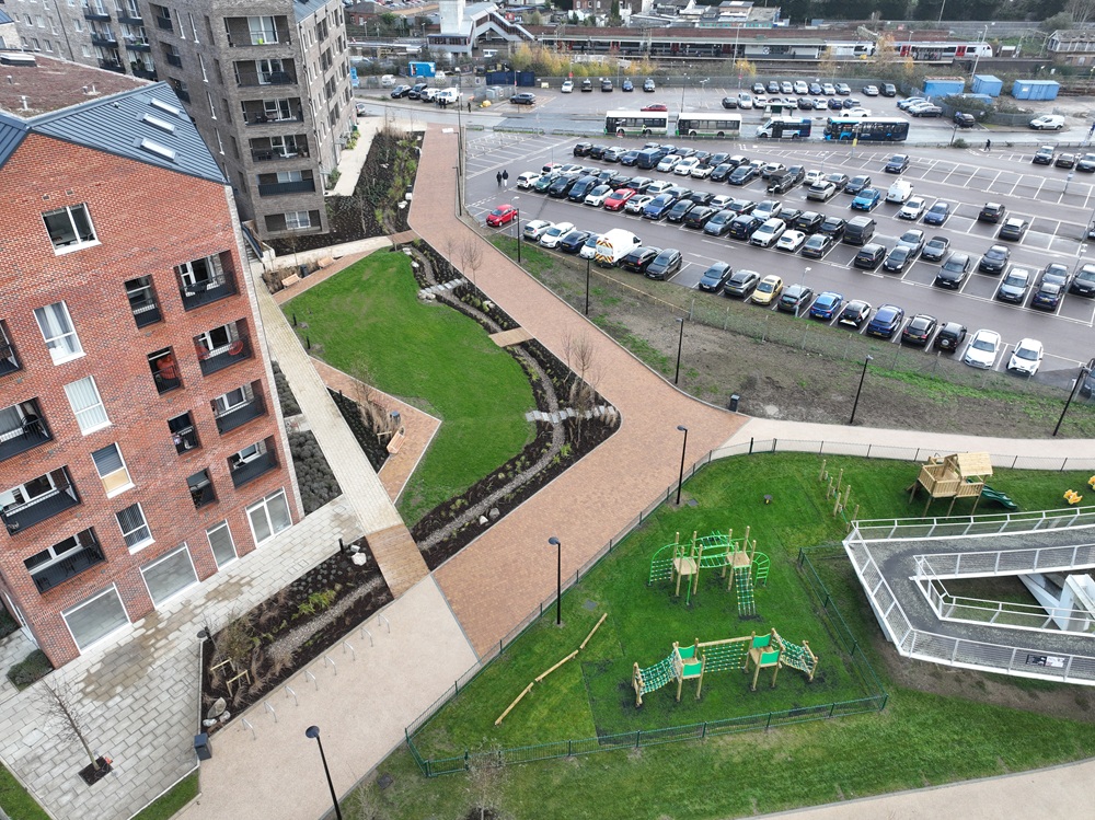 EntexProjects's tweet photo. 🚧 Project complete at Bishop’s Stortford!

Great work by the Entex team delivering the groundworks for this £200m regeneration scheme for Solum (Kier Property &amp; Network Rail).

423 homes, better station access + new commercial space.

Proud to play our part 👷‍♂️💪

#EntexProjects https://t.co/yNDI7tUe1a